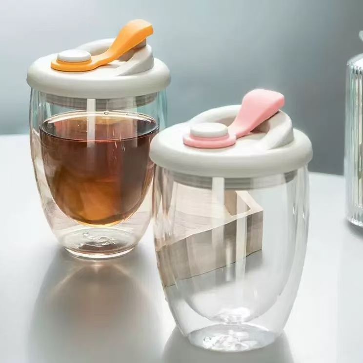 Double-layer glass with buckle lid