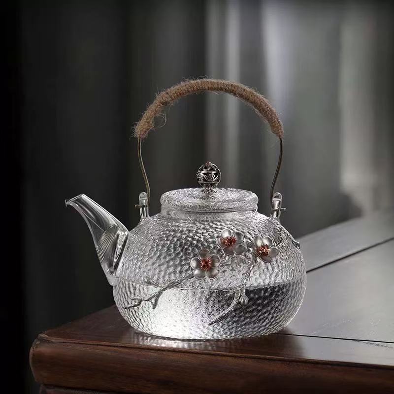 Plum blossom pot with hammered beam