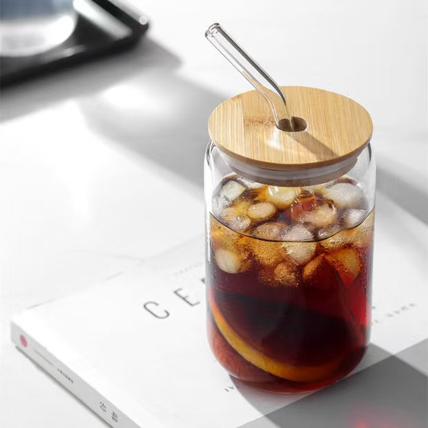 Straw cup with wooden lid