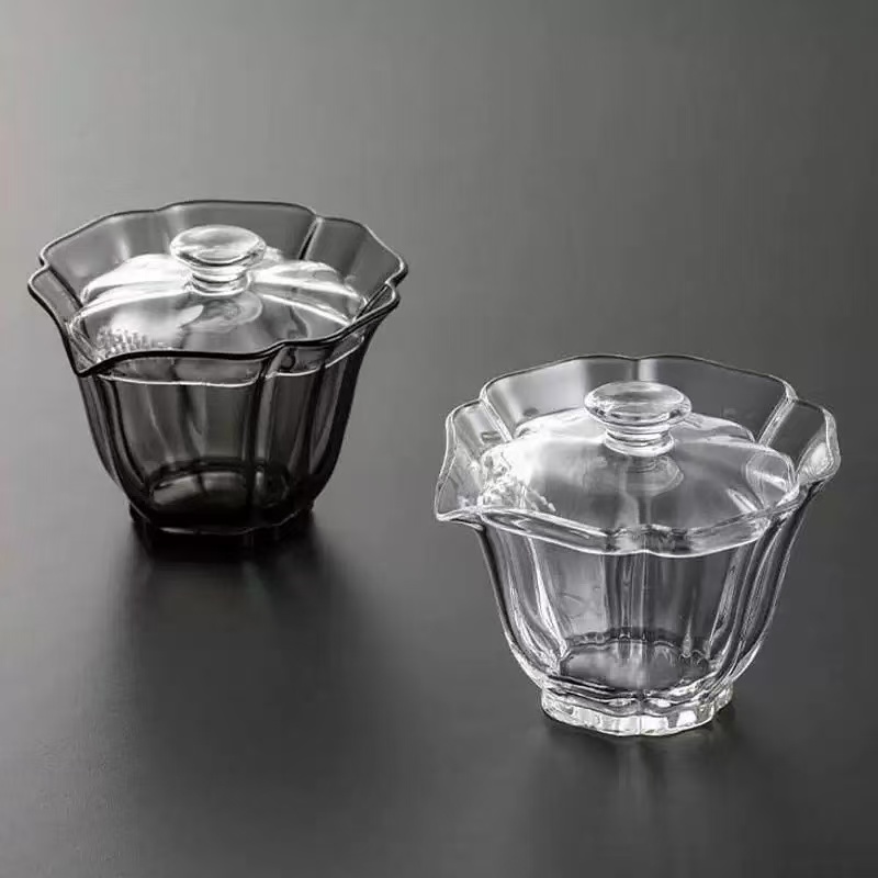 Vertical glass tea cup